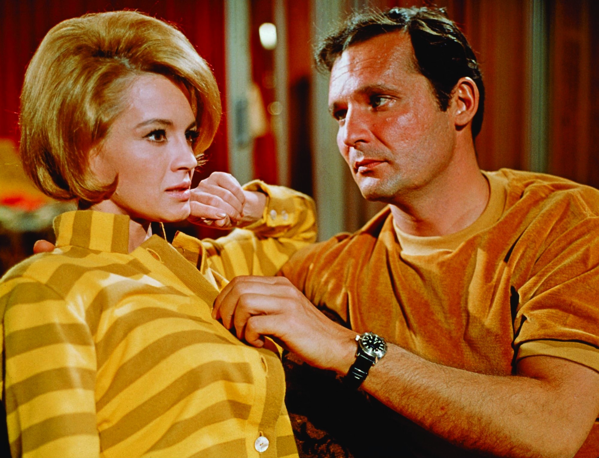 Still of Angie Dickinson and John Vernon in Point Blank (1967)
