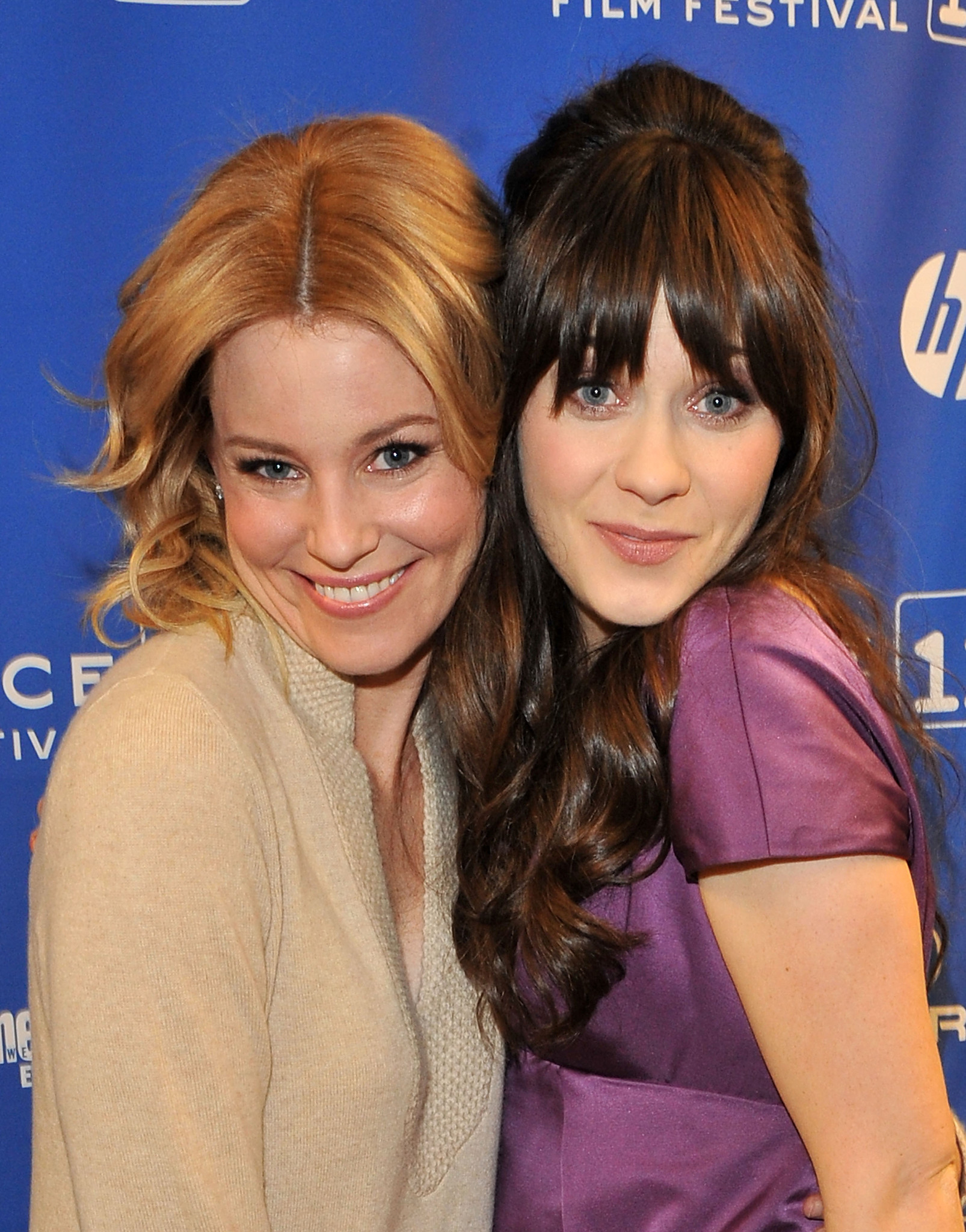 Elizabeth Banks and Zooey Deschanel at event of Our Idiot Brother (2011)