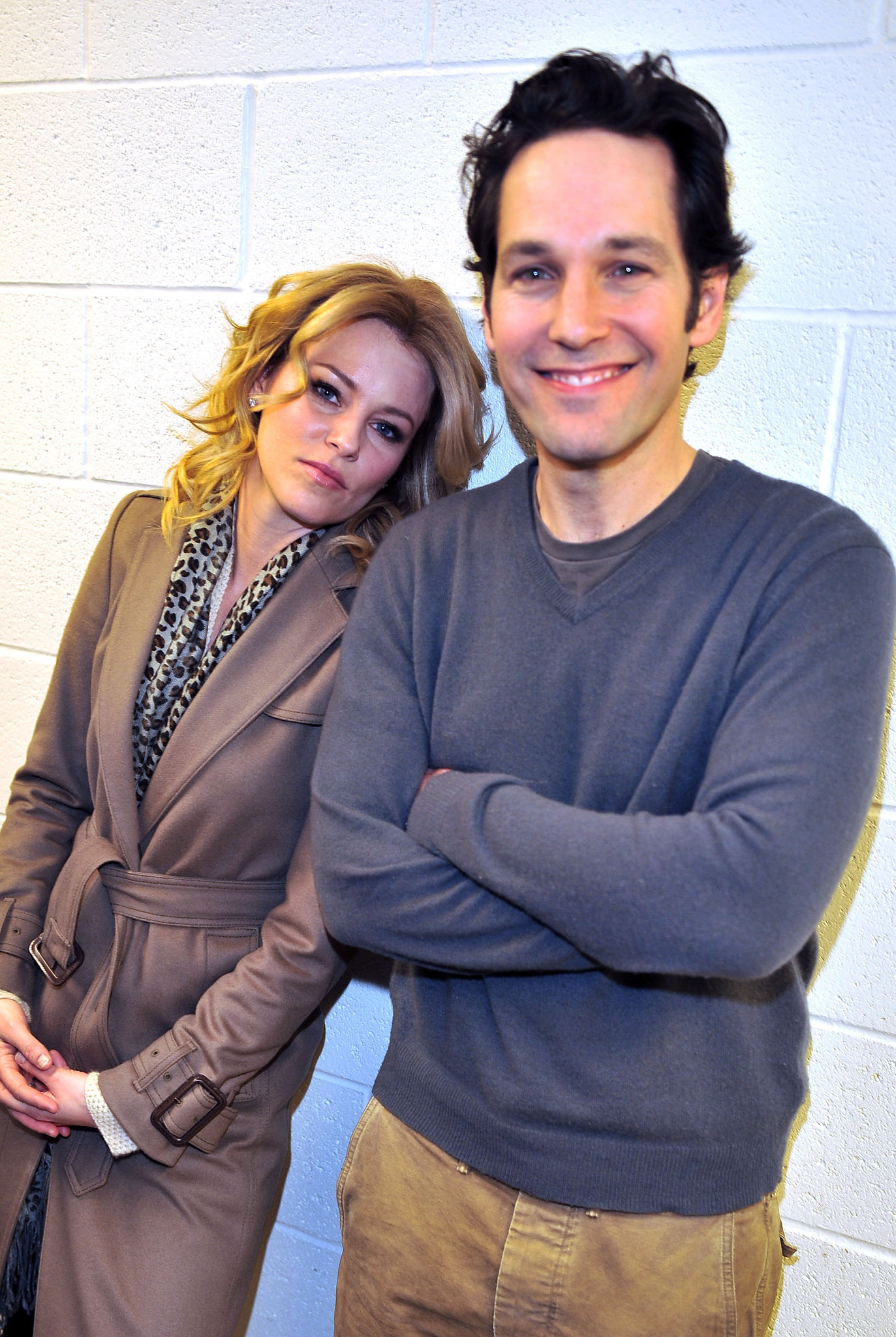 Elizabeth Banks and Paul Rudd at event of Our Idiot Brother (2011)