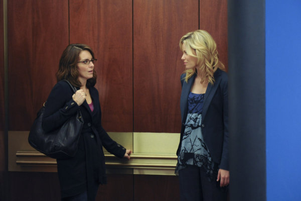 Still of Elizabeth Banks and Tina Fey in 30 Rock (2006)