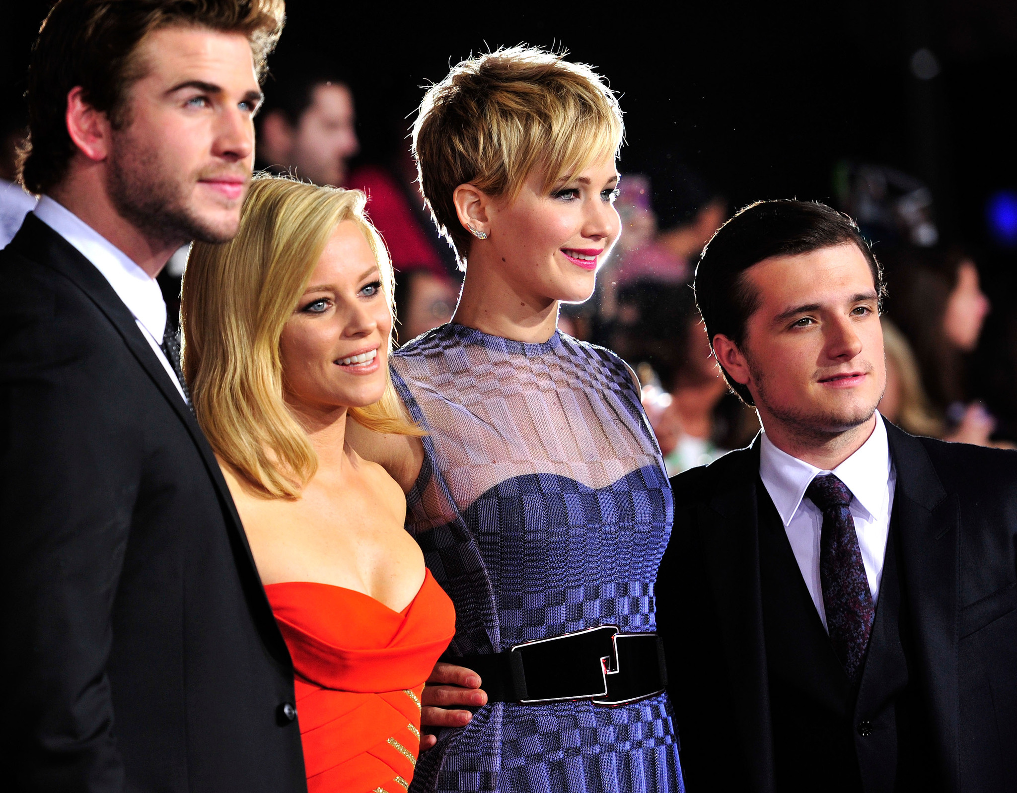 Elizabeth Banks, Josh Hutcherson, Jennifer Lawrence and Liam Hemsworth at event of Bado zaidynes. Ugnies medziokle (2013)