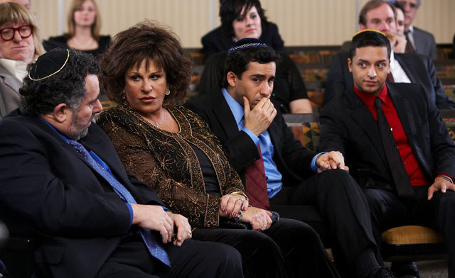 Saul Rubinek, Lainie Kazan, Bruce Vilanch, Jai Rodriguez and John Lloyd Young in Oy Vey! My Son Is Gay!! (2009)