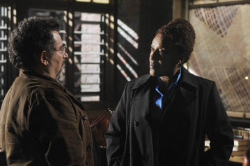 Still of CCH Pounder and Saul Rubinek in Warehouse 13 (2009)