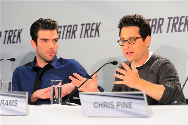 J.J. Abrams and Zachary Quinto at event of Zvaigzdziu kelias (2009)