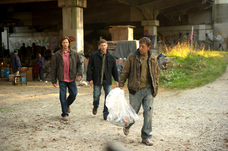 Still of Jensen Ackles, Stefano Giulianetti and Jared Padalecki in Supernatural (2005)