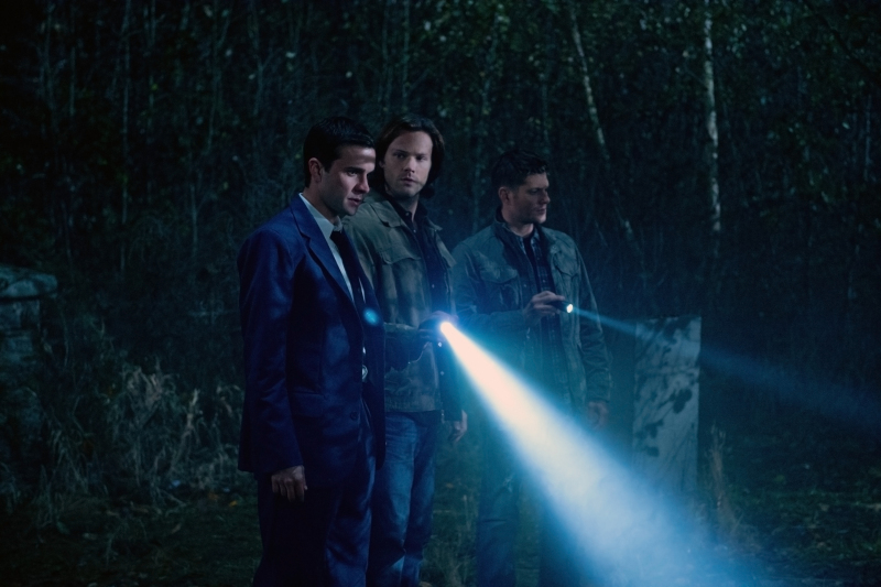 Still of Jensen Ackles, Jared Padalecki and Gil McKinney in Supernatural (2005)