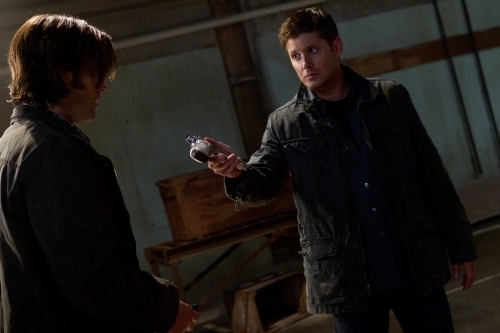 Still of Jensen Ackles and Jared Padalecki in Supernatural (2005)