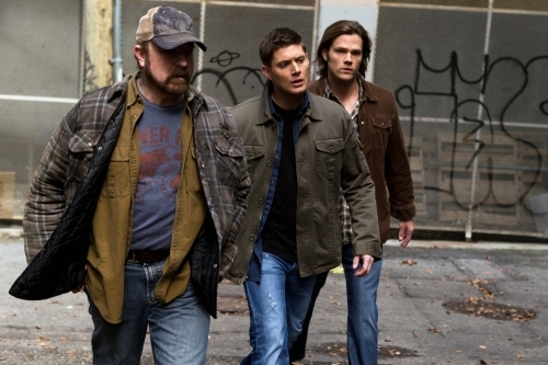 Still of Jensen Ackles, Jim Beaver and Jared Padalecki in Supernatural (2005)