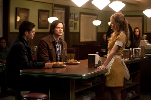 Still of Jensen Ackles, Jared Padalecki and Samantha Smith in Supernatural (2005)