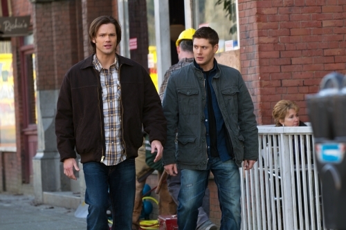 Still of Jensen Ackles and Jared Padalecki in Supernatural (2005)