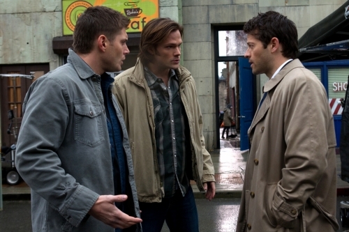 Still of Jensen Ackles, Misha Collins and Jared Padalecki in Supernatural (2005)