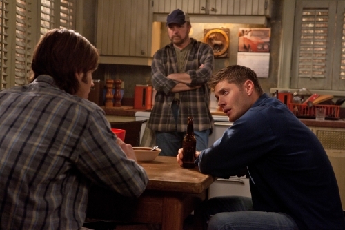 Still of Jensen Ackles, Jim Beaver and Jared Padalecki in Supernatural (2005)