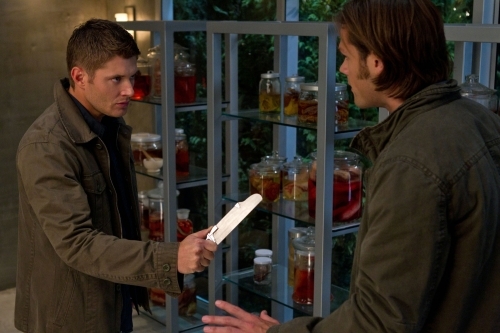 Still of Jensen Ackles and Jared Padalecki in Supernatural (2005)