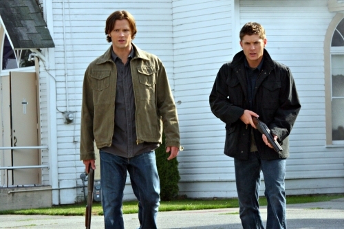 Still of Jensen Ackles and Jared Padalecki in Supernatural (2005)