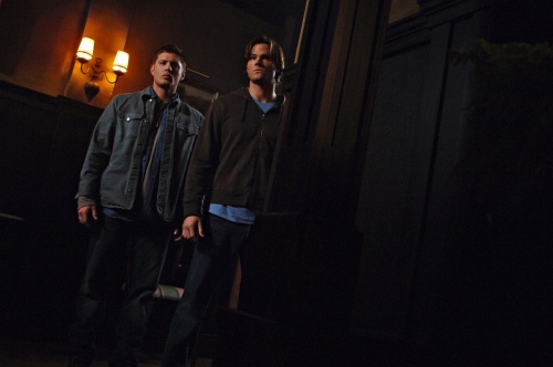 Still of Jensen Ackles and Jared Padalecki in Supernatural (2005)