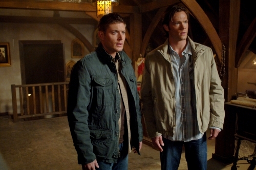 Still of Jensen Ackles and Jared Padalecki in Supernatural (2005)