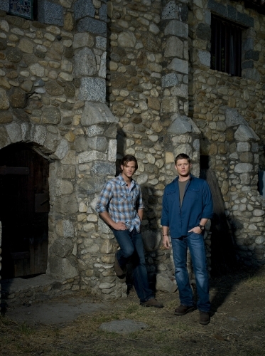 Still of Jensen Ackles and Jared Padalecki in Supernatural (2005)