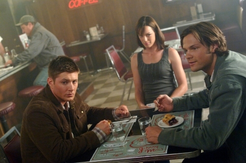 Still of Jensen Ackles and Jared Padalecki in Supernatural (2005)