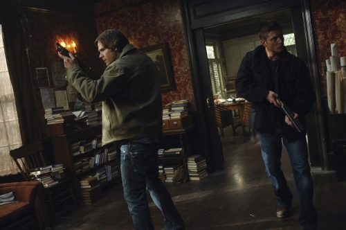 Still of Jensen Ackles and Jared Padalecki in Supernatural (2005)