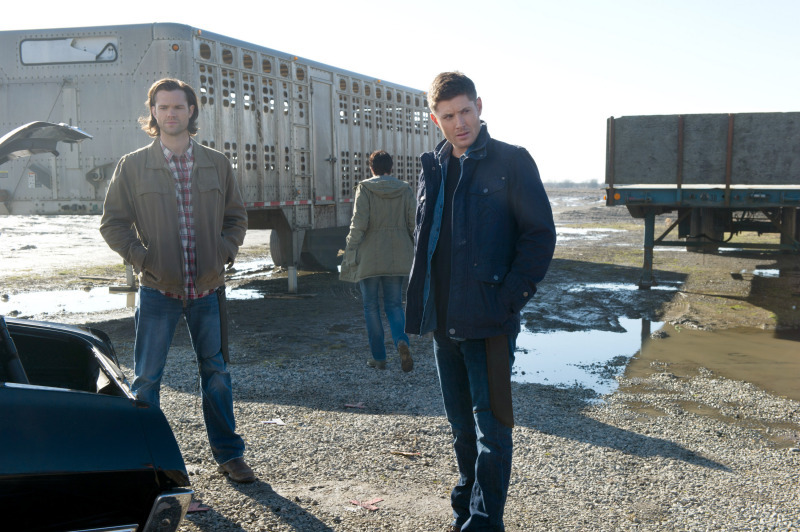 Still of Jensen Ackles, Jared Padalecki and Kim Rhodes in Supernatural (2005)