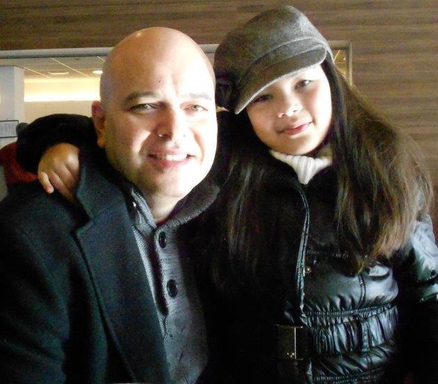 Carlos Acosta-Milian como Productor junto a su hija Valeria,en el set de rodaje de la Tv Movie 