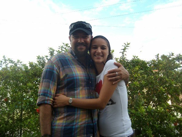 Carlos Acosta-Milian junto a su hija Laura,en el set de rodaje de 