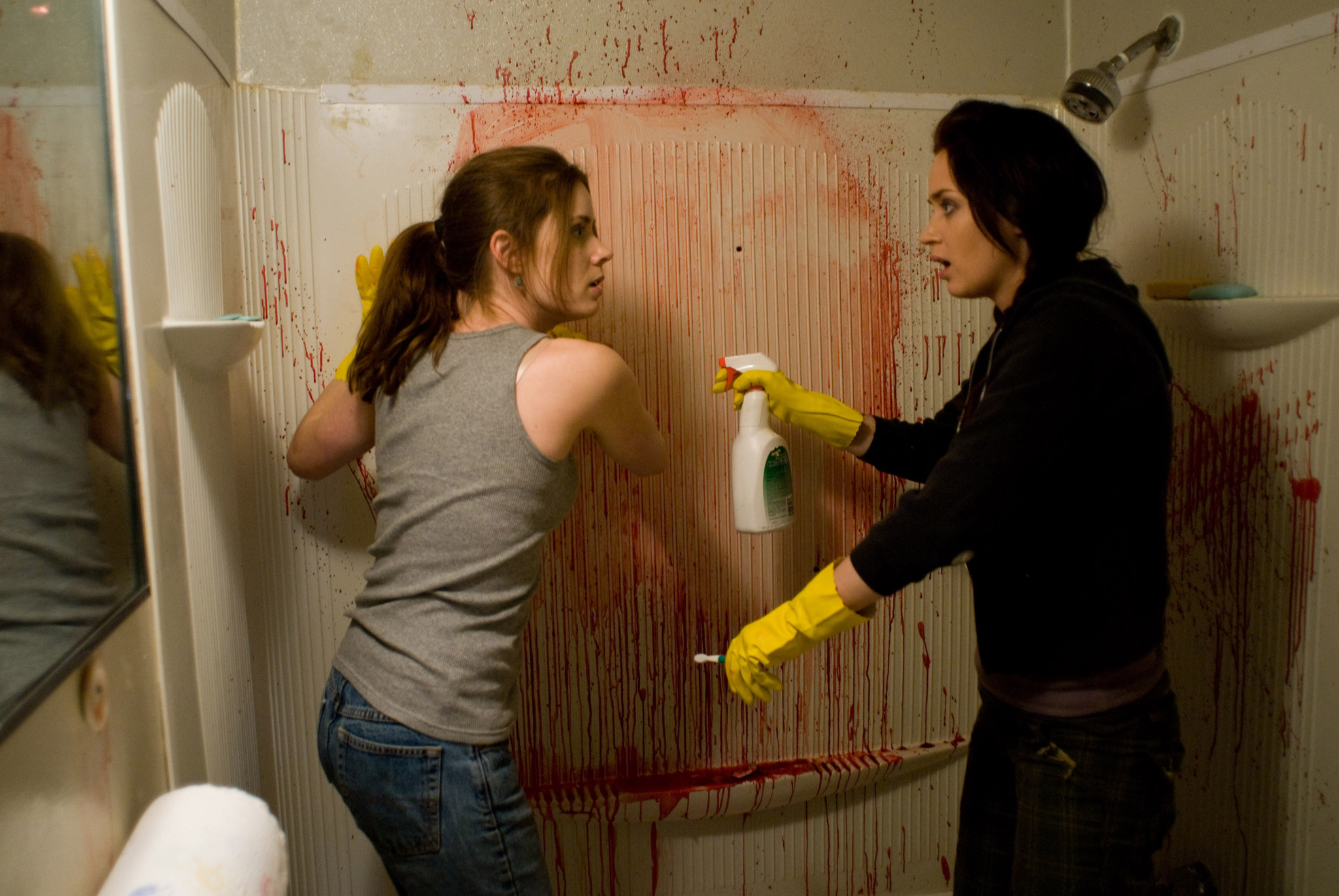 Still of Amy Adams and Emily Blunt in Sunshine Cleaning (2008)