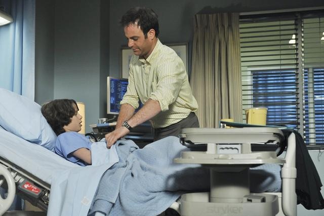 Still of Paul Adelstein and Bobby Coleman in Private Practice (2007)