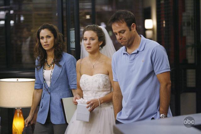 Still of Amy Brenneman and Paul Adelstein in Private Practice: The Hard Part (2009)