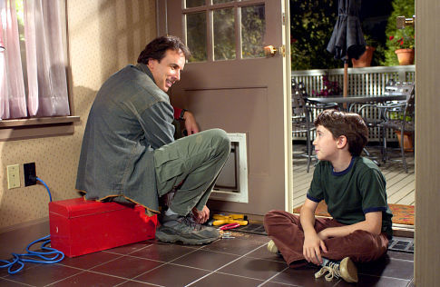 Still of Kevin Nealon and Liam Aiken in Good Boy! (2003)