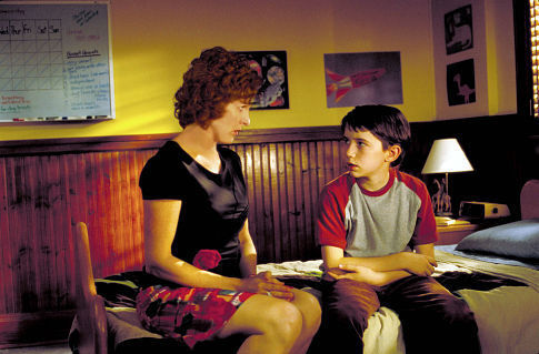 Still of Liam Aiken and Molly Shannon in Good Boy! (2003)