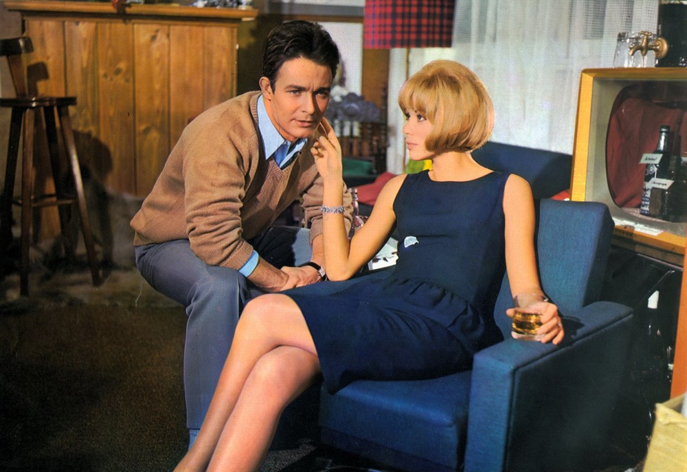 Still of Mireille Darc and Jacques Charrier in À belles dents (1966)