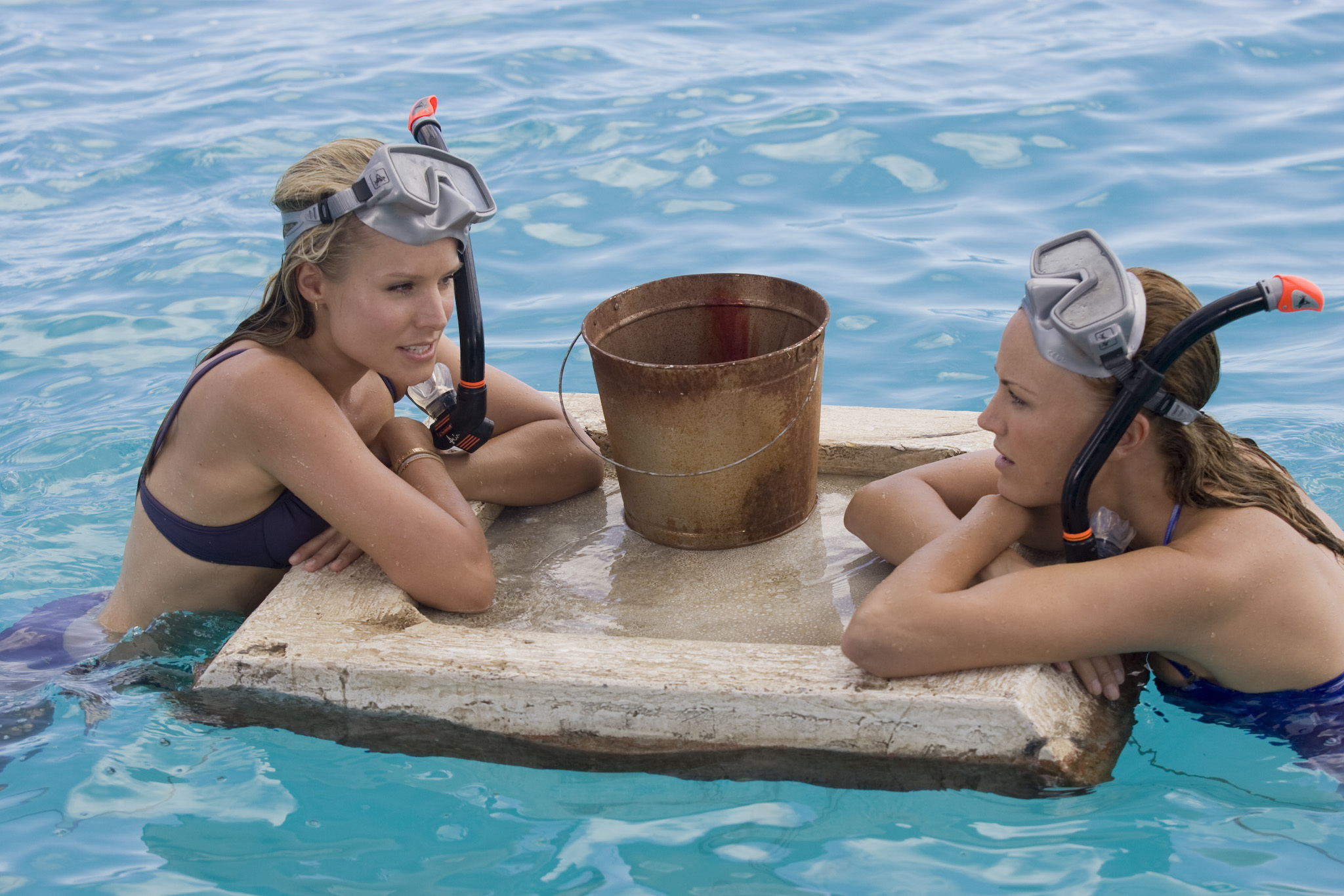 Still of Malin Akerman and Kristen Bell in Couples Retreat (2009)