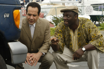 Still of Tony Shalhoub and Adewale Akinnuoye-Agbaje in Monk (2002)