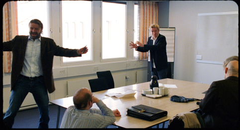 Still of Jens Albinus and Peter Gantzler in Direktøren for det hele (2006)