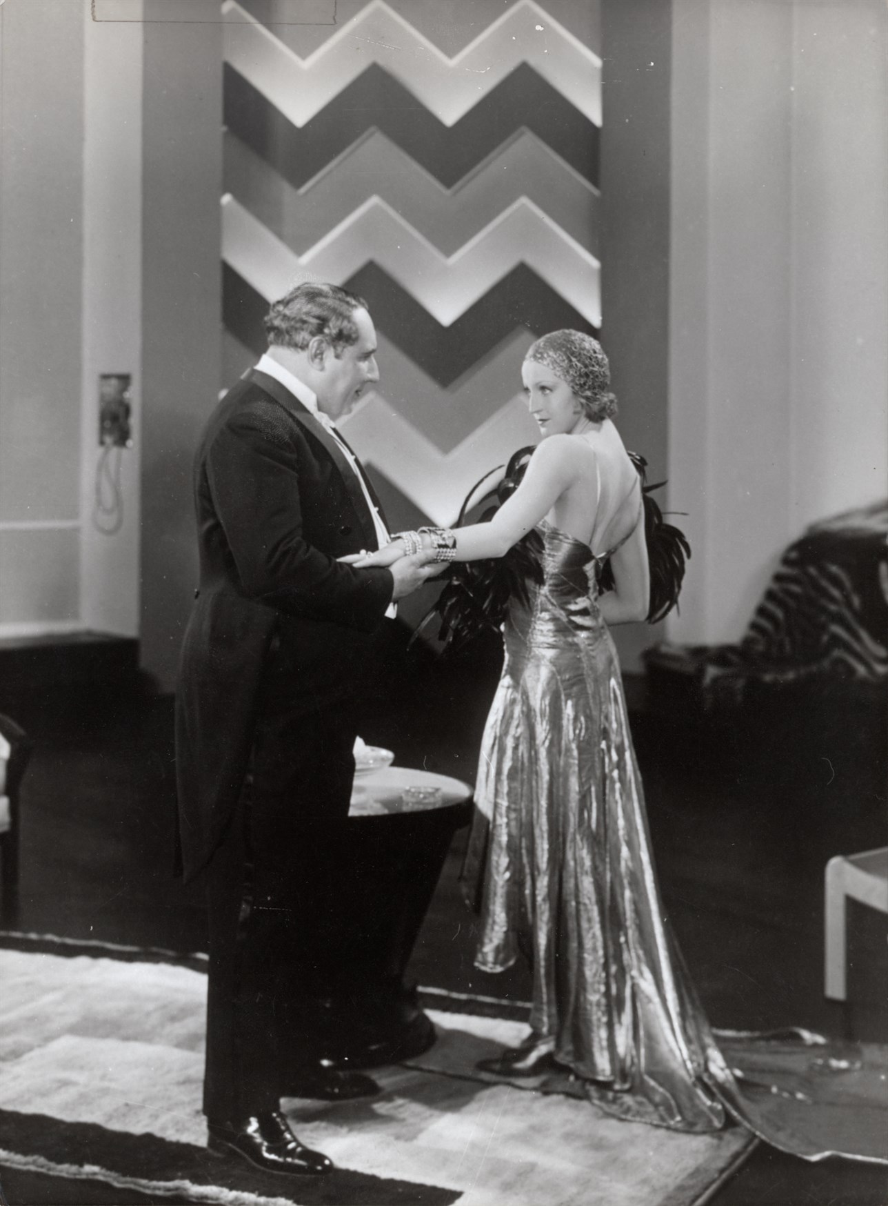 Still of Pierre Alcover and Brigitte Helm in L'argent (1928)