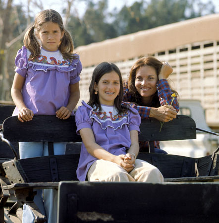 Lee Meriwether with her kids Lesley and Kyle c. 1975