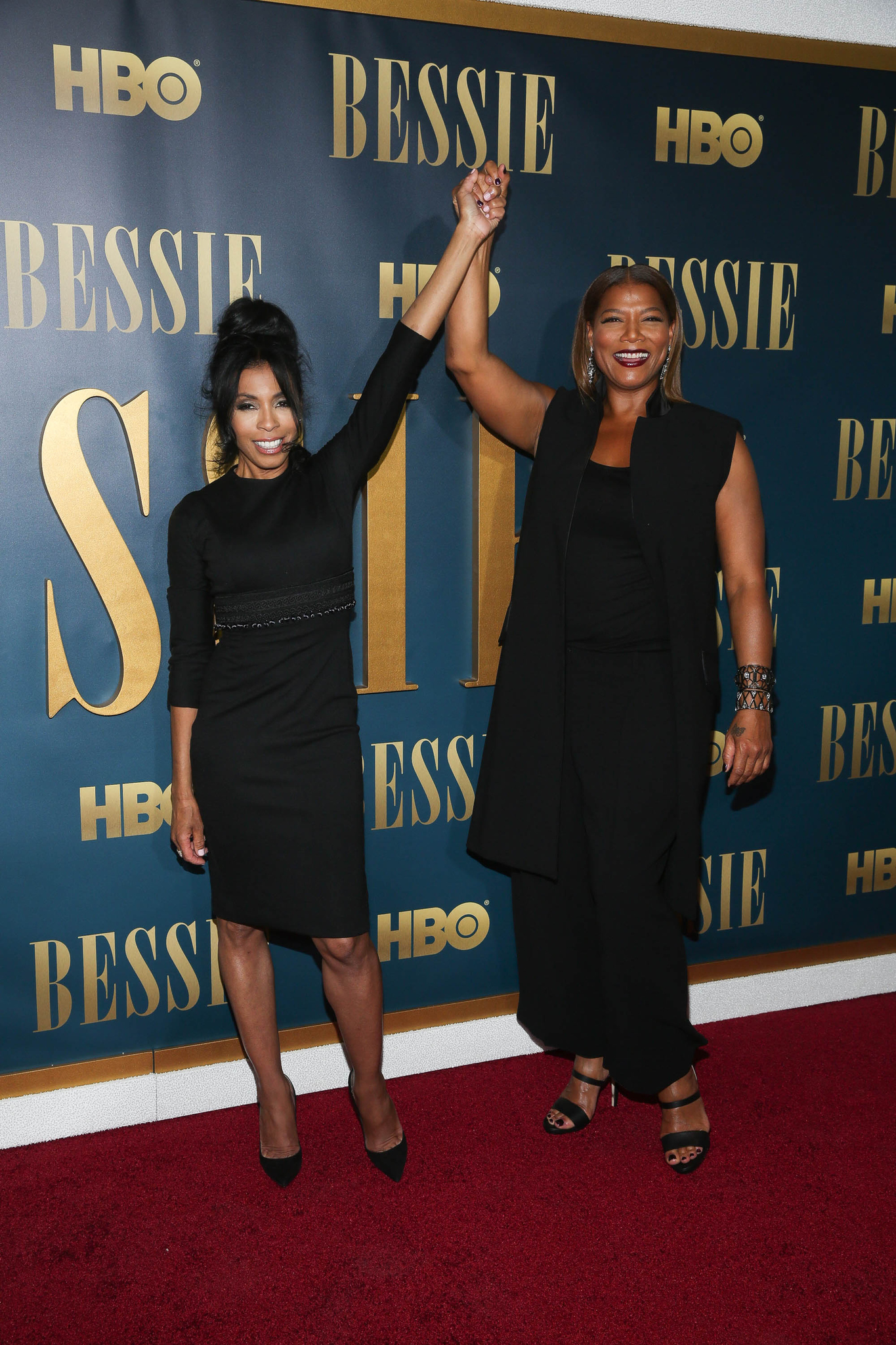 Queen Latifah and Khandi Alexander at event of Bessie (2015)