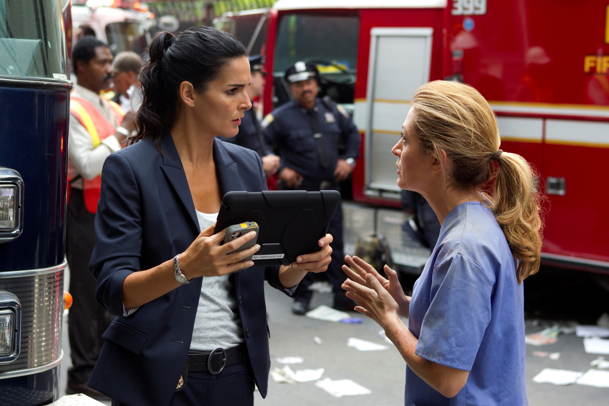 Still of Angie Harmon and Sasha Alexander in Rizzoli & Isles (2010)