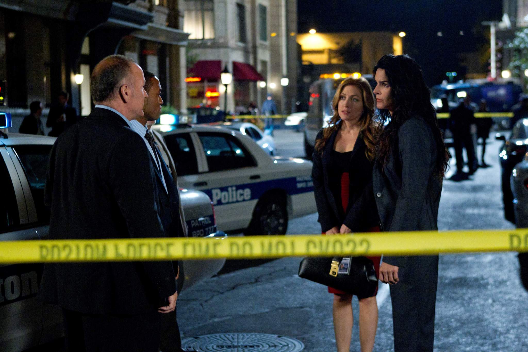 Still of Angie Harmon and Sasha Alexander in Rizzoli & Isles (2010)