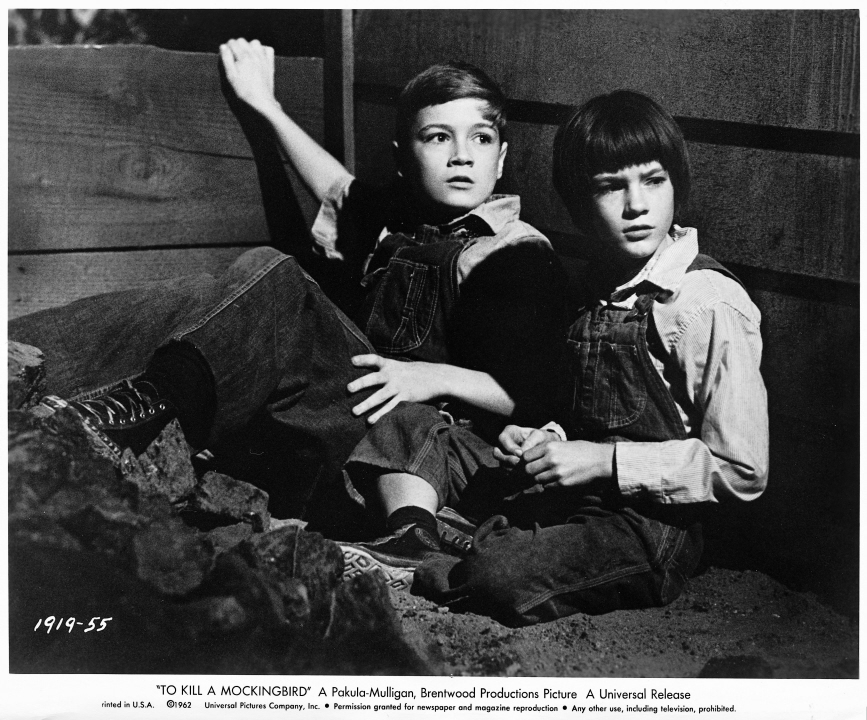 Still of Mary Badham and Phillip Alford in Nezudyk strazdo giesmininko (1962)
