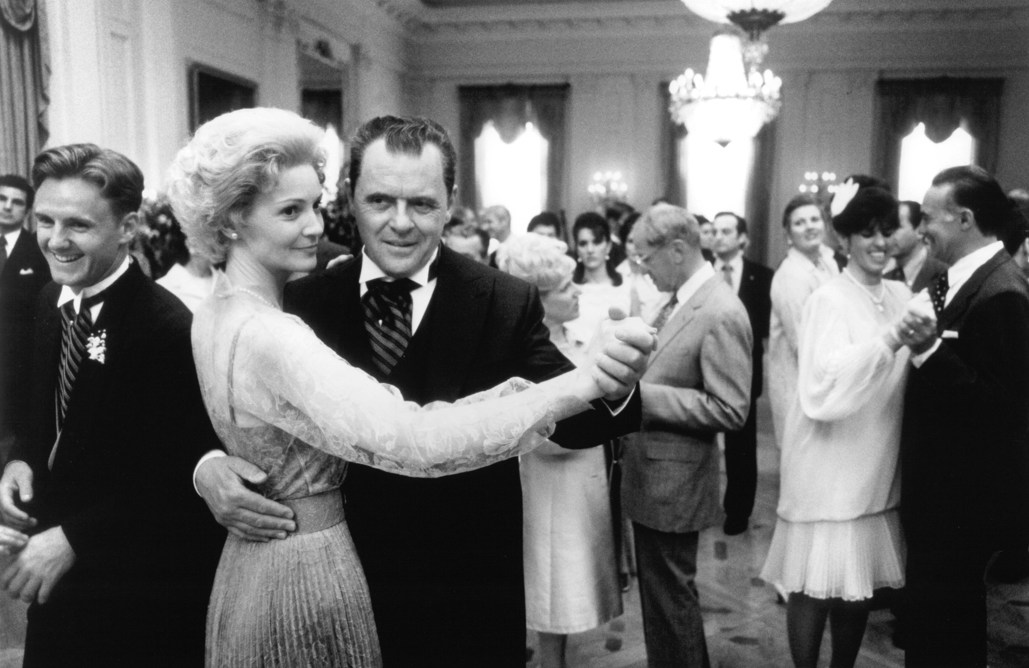 Still of Anthony Hopkins and Joan Allen in Nixon (1995)