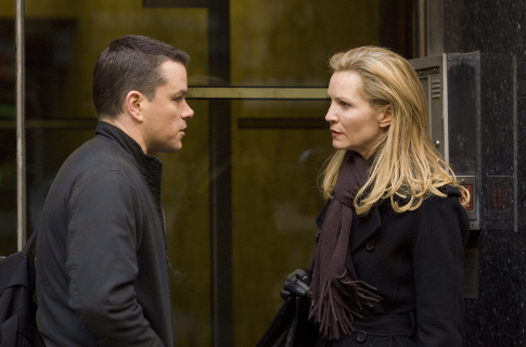 Still of Joan Allen and Matt Damon in Bornas. Galutinis tikslas (2007)