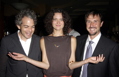 David Arquette, Michael Almereyda and Shalom Harlow at event of Happy Here and Now (2002)