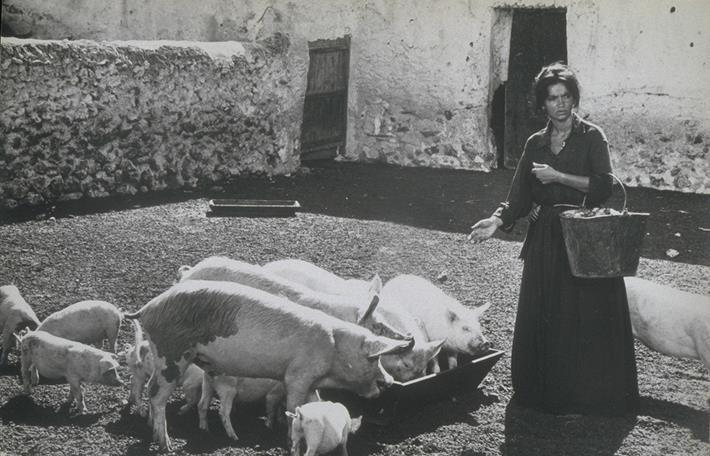 Still of Chelo Alonso in Geras, blogas ir bjaurus (1966)