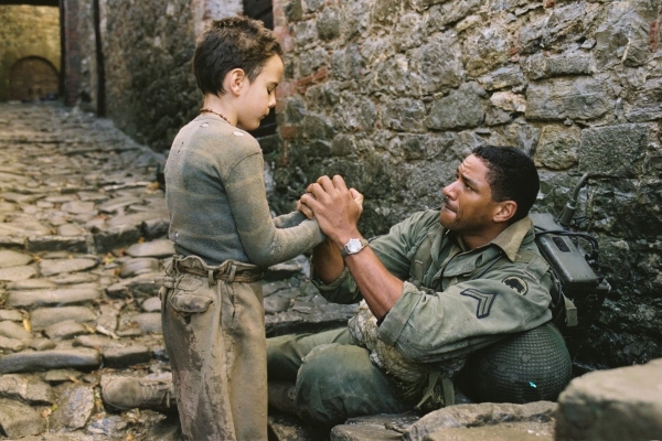 Still of Laz Alonso and Matteo Sciabordi in Miracle at St. Anna (2008)
