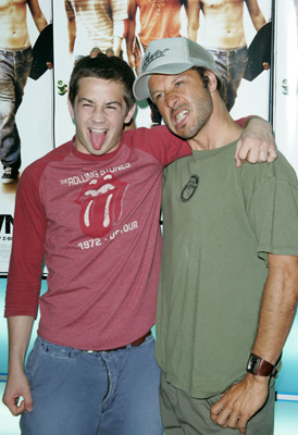 Tony Alva and Michael Angarano at event of Lords of Dogtown (2005)