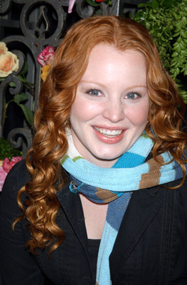Lauren Ambrose at event of Sesios pedos po zeme (2001)