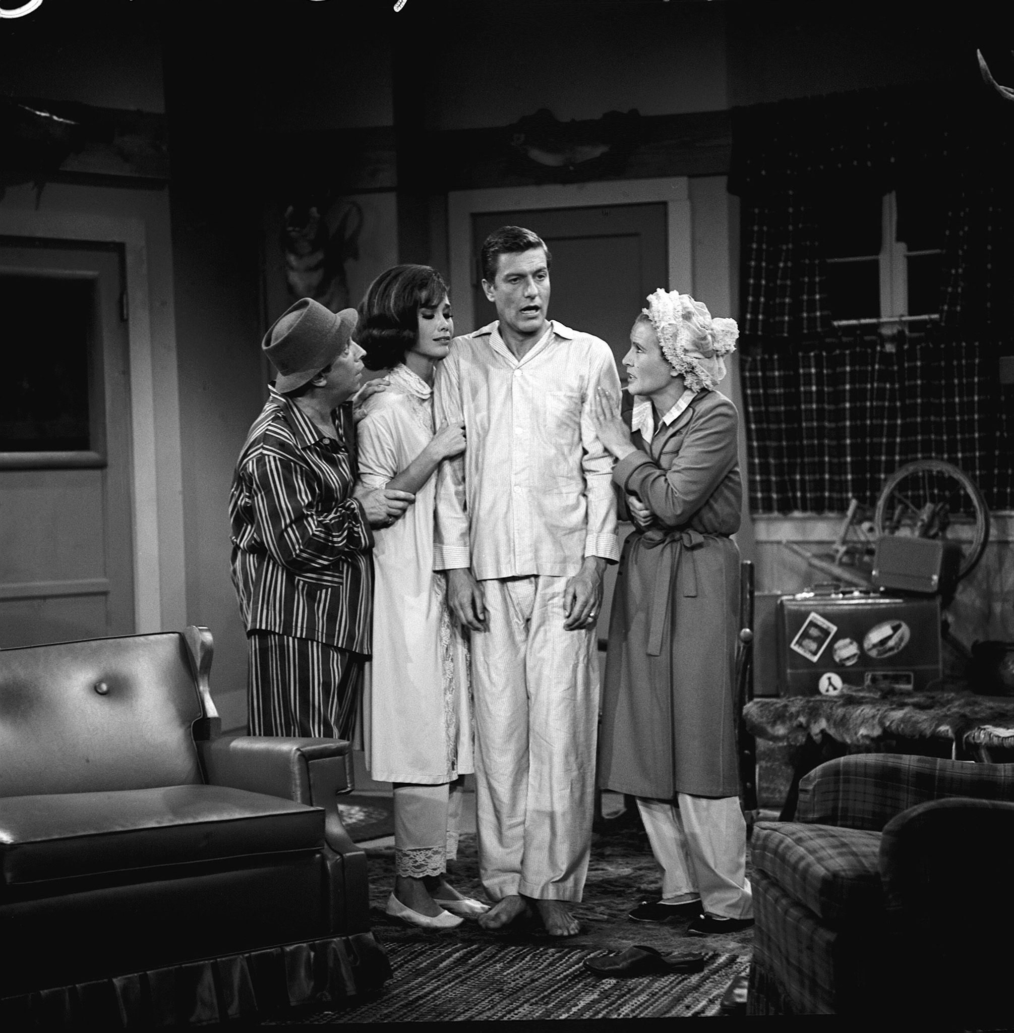 Still of Mary Tyler Moore, Dick Van Dyke, Morey Amsterdam and Rose Marie in The Dick Van Dyke Show (1961)