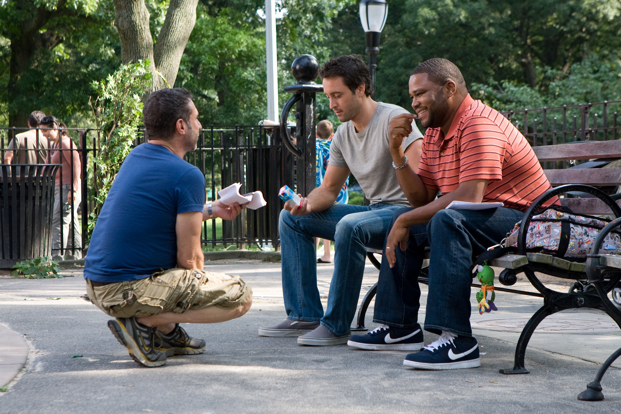 Still of Anthony Anderson, Alan Poul and Alex O'Loughlin in Atsarginis planas (2010)